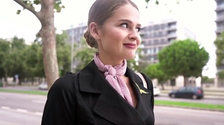 Стюардесса познакомилась с парнем на улице и напросилась в гости на палку чая