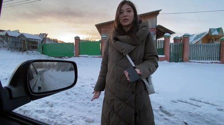 Подвез незнакомку до бабушки, а она оказалась голодной шлюхой