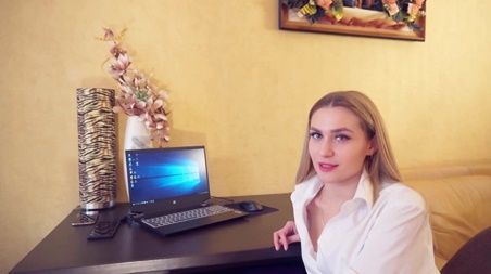 Клеила босса за красивые глазки, а пришлось раздвинуть ноги на столе