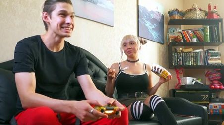 Выпросила поиграть приставку за сочный минет и еблю