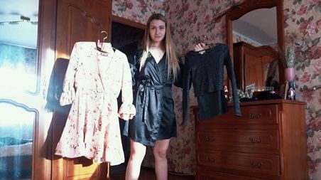 Мачеха пришла посоветоваться, какое платье лучше надуть в кафе и получила под хвост