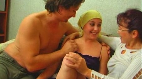 Завалил жену и тещу одним хуем