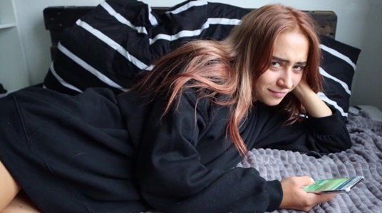 Брат пристал к сестре, чтобы та стала его подругой на ночь