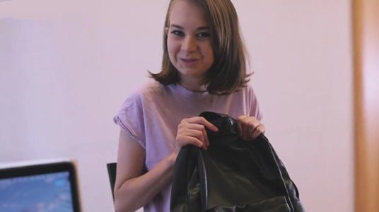 Подчинил компьютер клиентки и нашел порно фотки