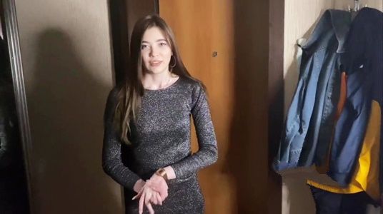 Брат устроил шантаж сестре, которая вернулась поздно домой