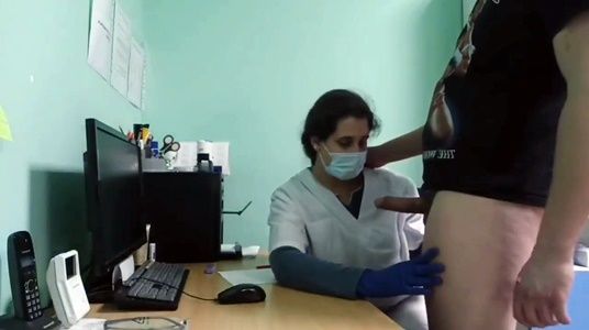 Пришел к врачу на осмотр члена