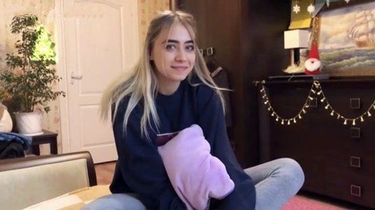 Сестра запланировала свидание с другом брата, вот и решила подготовиться