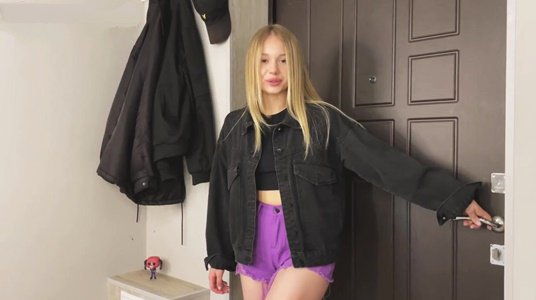 Пришла к соседу, чтобы трахнул по-быстрому