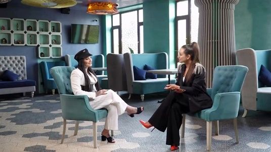 Что скрывается за маской порно актрисы? Интервью за кадром и без комплексов