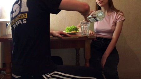 Никогда еще не трахал пьяную сокурсницу! Это в первый раз