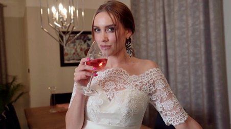 Русская невеста сбежала со свадьбы и отдалась симпатичному незнакомцу